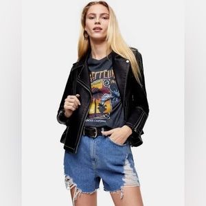 TopShop ripped a-line shorts! Super flattering style and fun rips on the bottom!